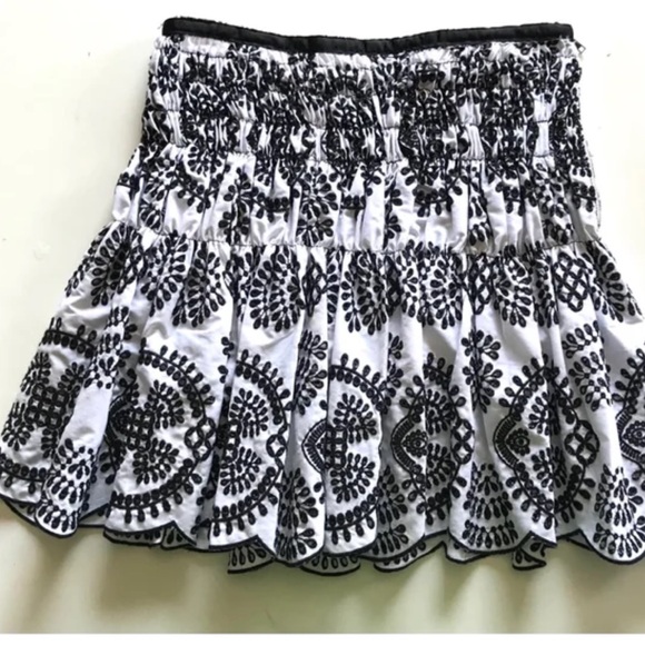 Zara Woman White Black Broderie
Anglaise Smocked Embroidered Flared
Mini Skirt - Picture 3 of 11
